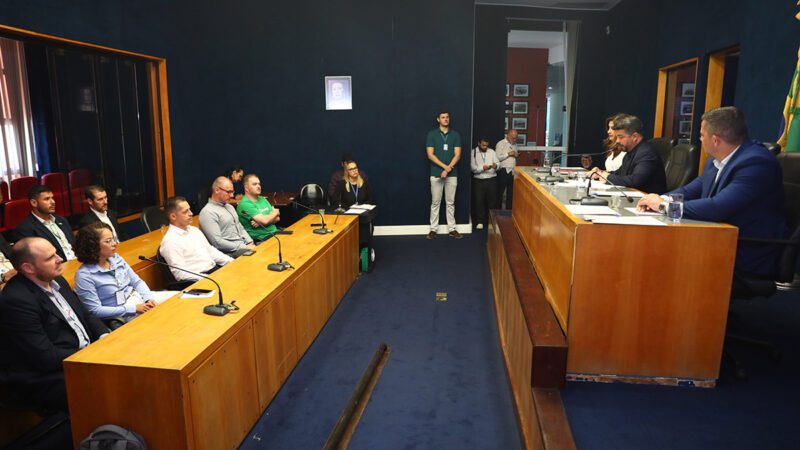 Visita deputada à cooperativa de crédito