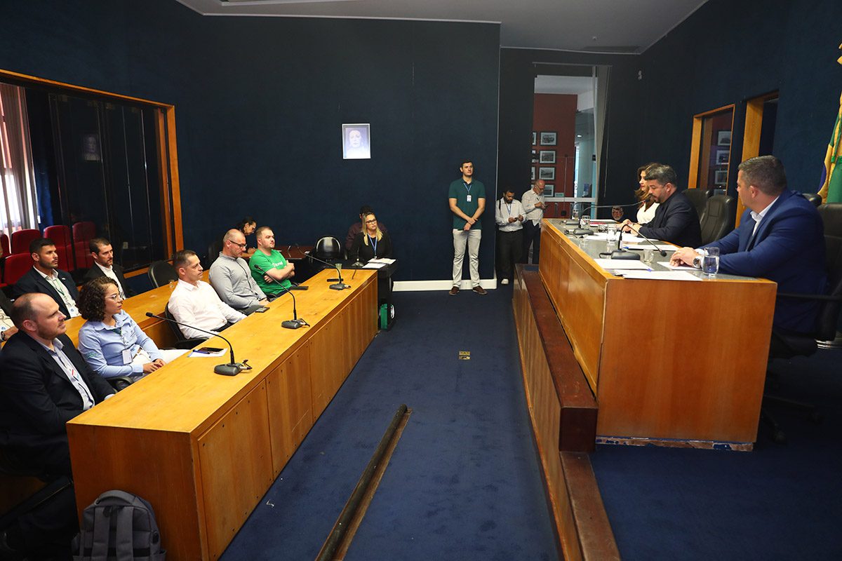 Visita deputada à cooperativa de crédito