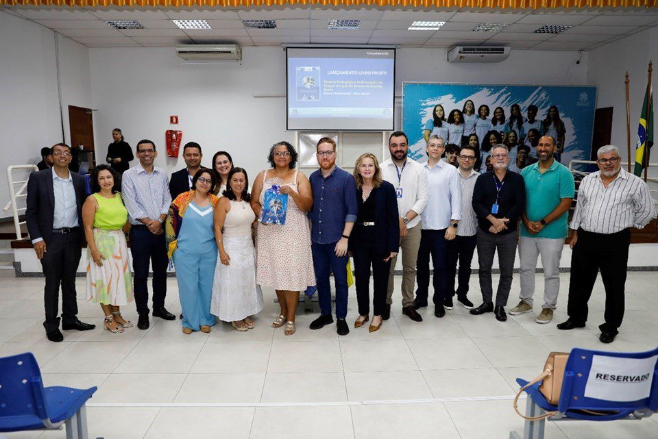 Novo livro da Sedu explora o tema da Educação em Tempo Integral