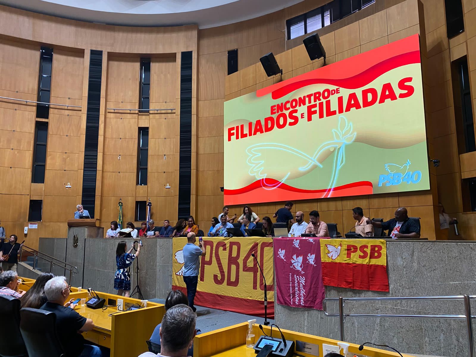 Carlos Siqueira Confirma Pré-Candidatura de Tyago Hoffmann em Encontro de Filiados do PSB para a Prefeitura de Vitória