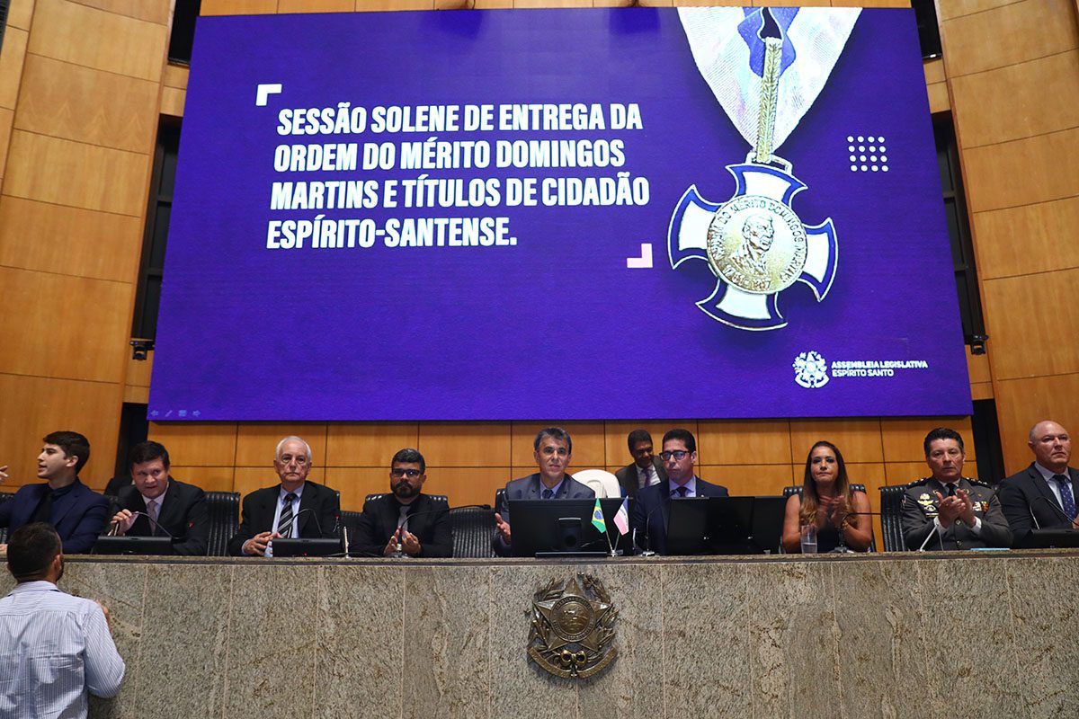 Solene: 24 recebem a Ordem Domingos Martins e 44 o Título de Cidadão