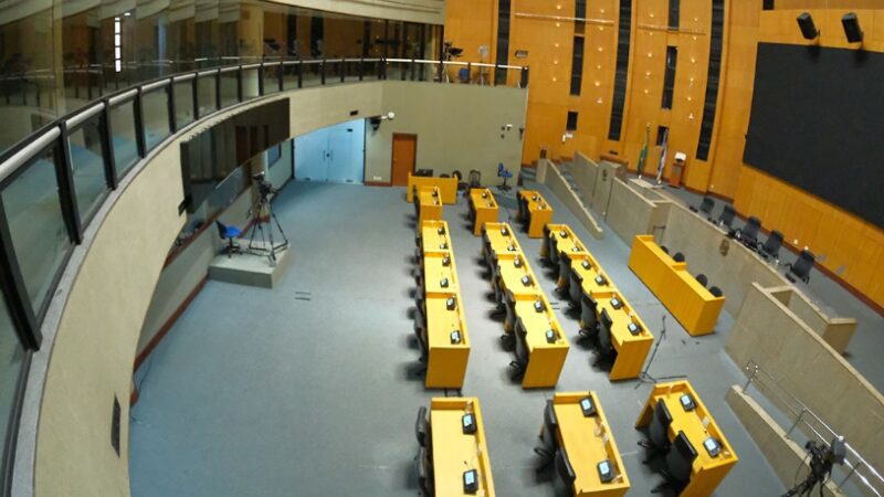 Incorporação partidária muda composição na Ales