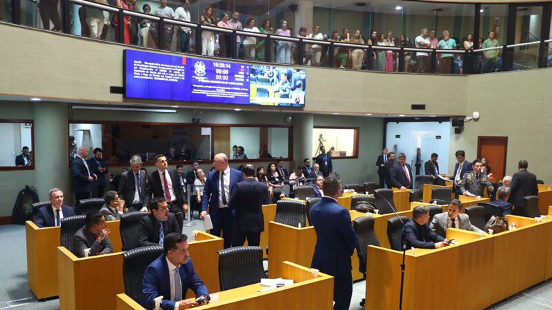 Duas urgências na pauta desta terça-feira