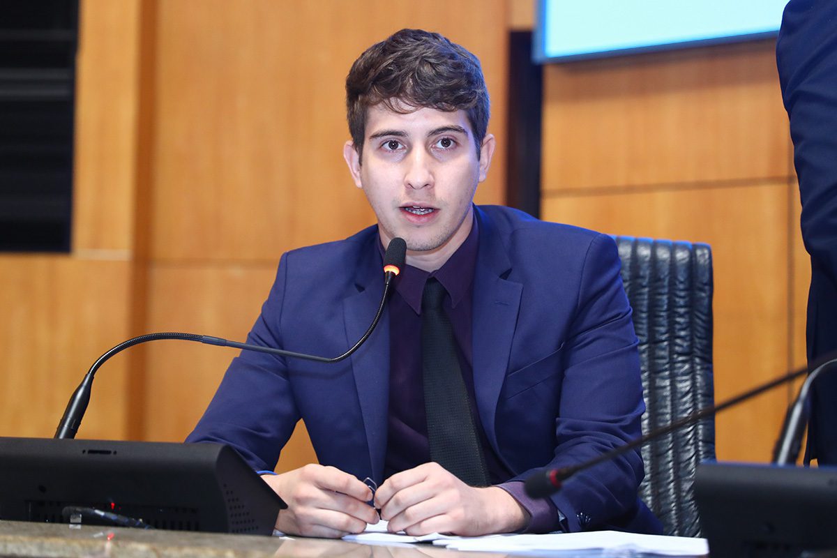Proposta fomenta acesso de jovens ao emprego