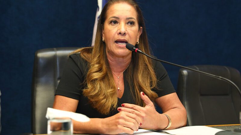 Projeto proíbe amarrar animal com fita em cirurgia