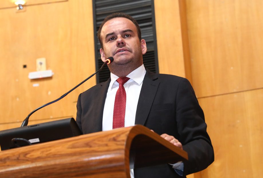 Projeto visa permanência de idosos no mercado