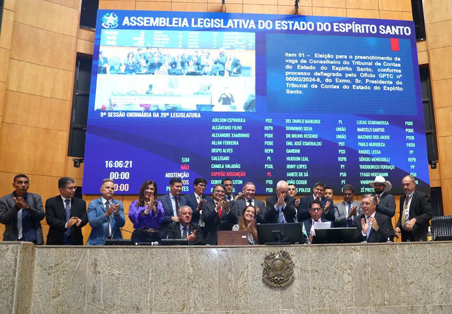 Deputados parabenizam conselheiro eleito