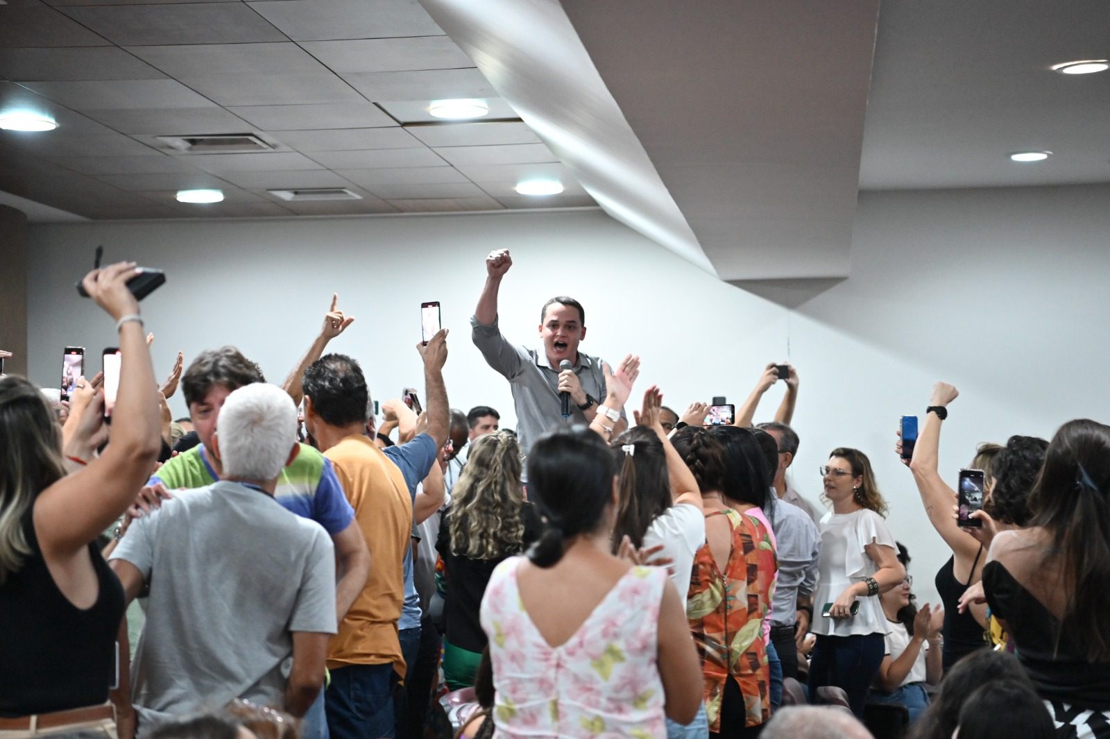 Reconhecimento merecido: servidores da PMV saúdam Pazolini com reajuste de 10%