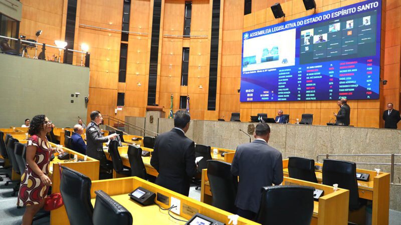 Tribuna Popular traz três oradores