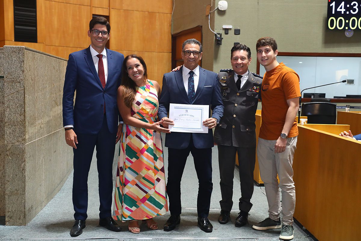 Ales homenageia equipe que prendeu Marujo