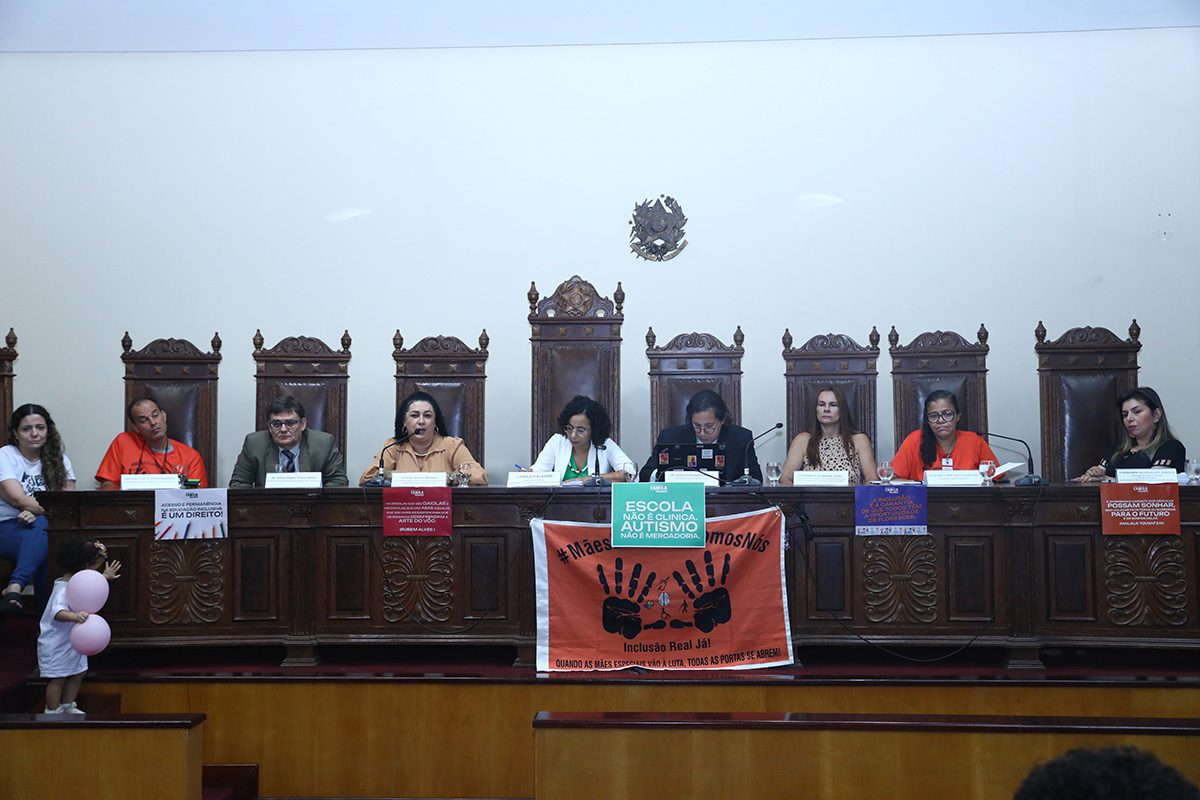 Debate destaca os desafios enfrentados pela educação inclusiva