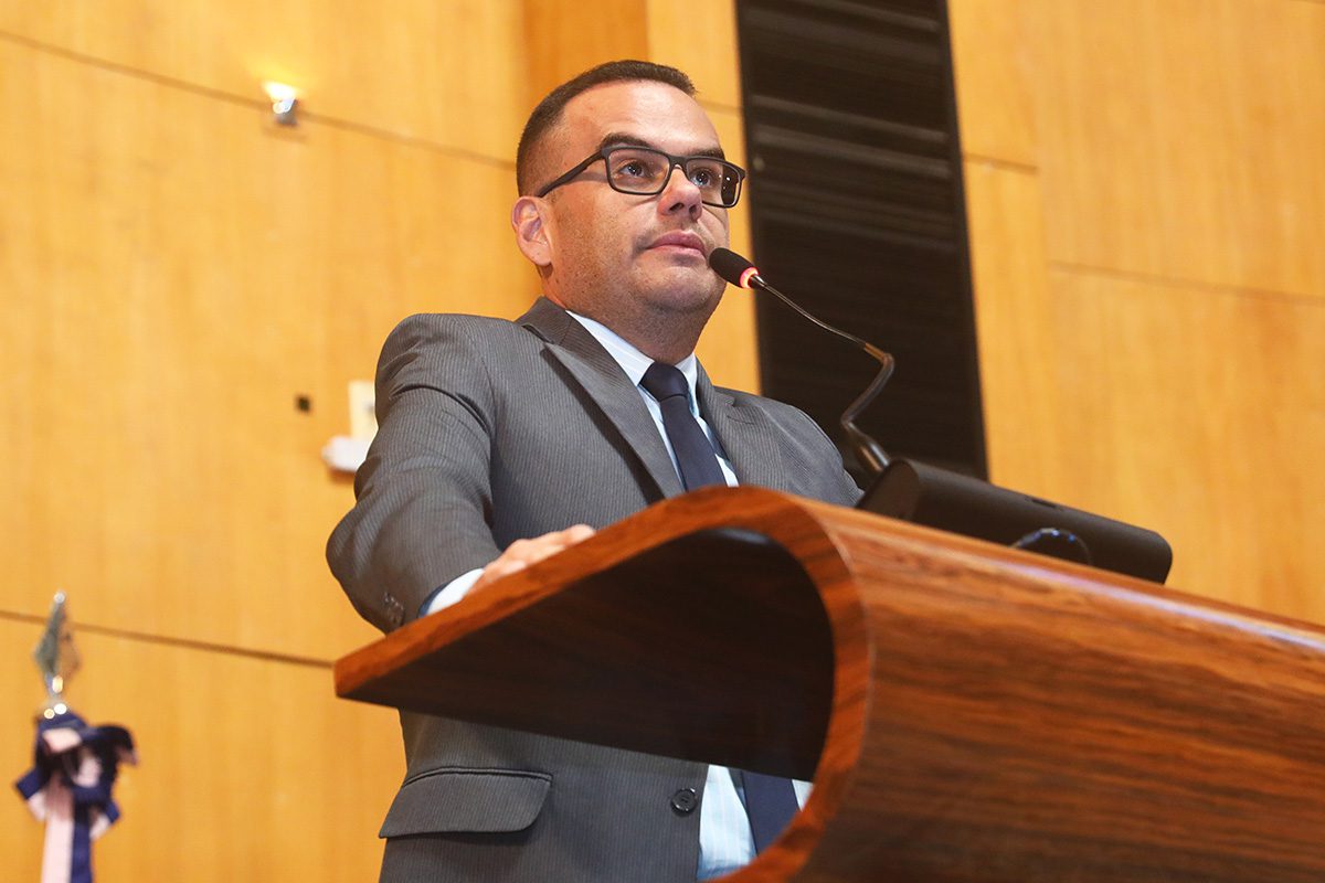 Projeto de Lei estabelece a retirada de cabos após o término do contrato