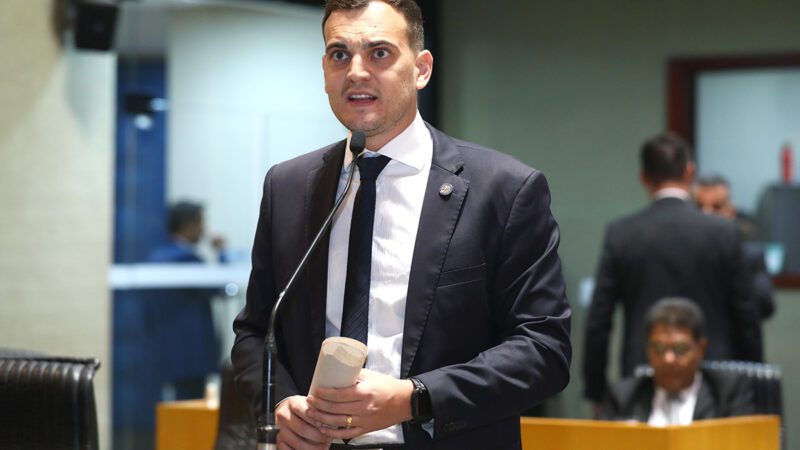 Proposta de Alcântaro sugere exame toxicológico para estudantes