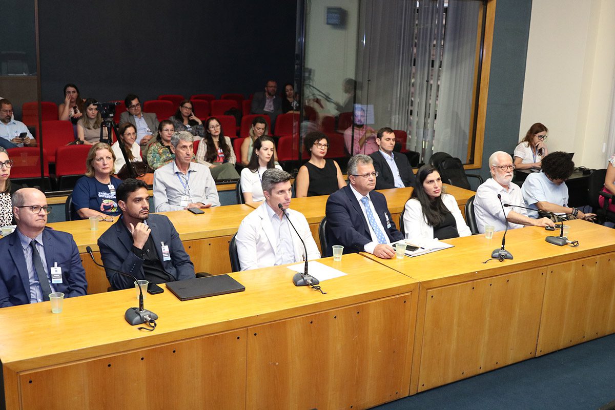 Debate sobre Obstáculos no Tratamento do Câncer é Prioridade na Saúde