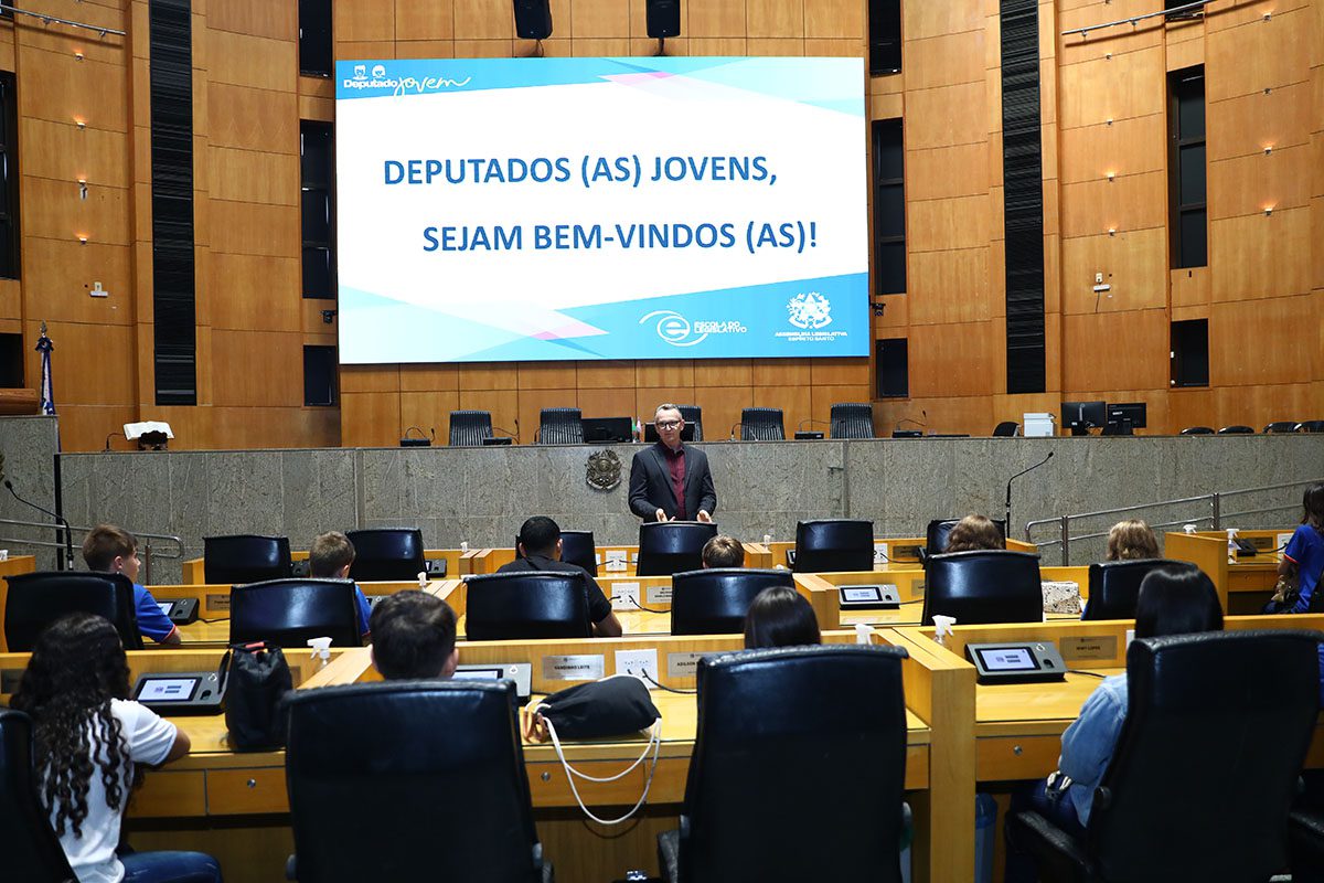 Alunos de Domingos Martins participam do Deputado Jovem