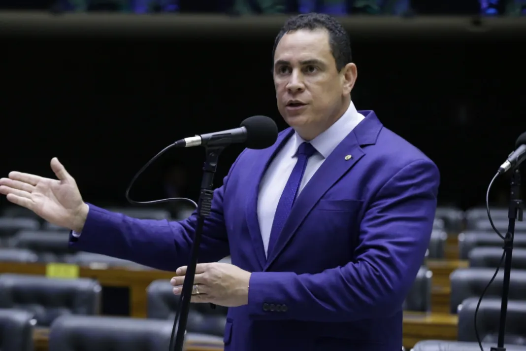 Deputado Da Vitória apoia criação de CPMI para investigar fraudes no INSS