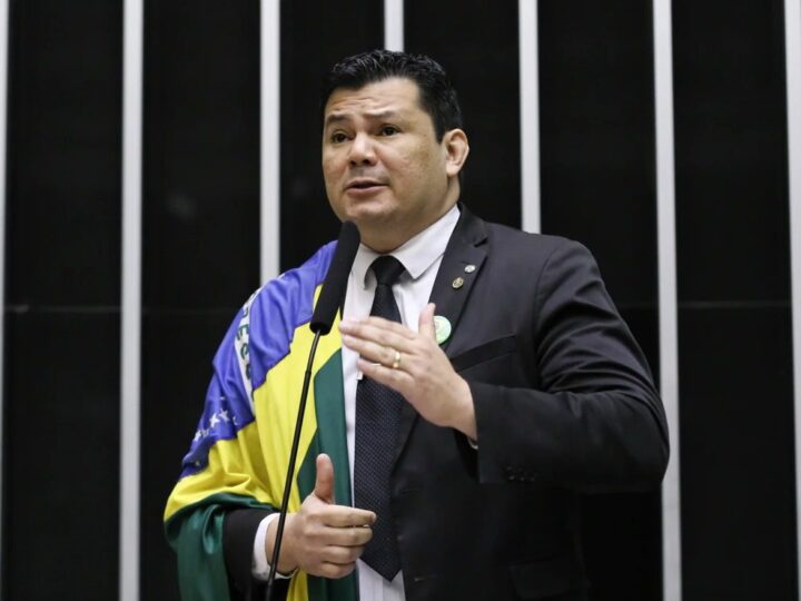 Conselho de Ética aprova suspensão cautelar do mandato de Gilvan da Federal por quebra de decoro