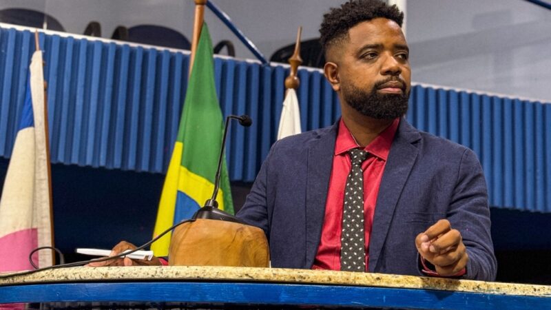 Com salário de R$ 17 mil, vereador de Vitória reclama por ter que usar o próprio carro: “não acho justo”