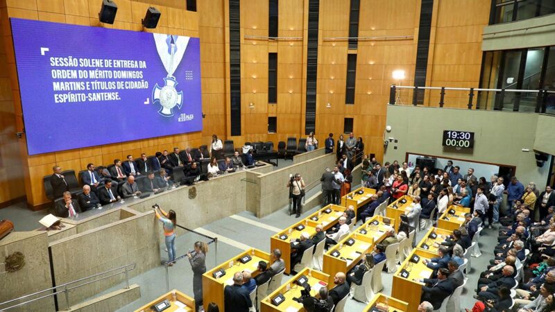Assembleia presta homenagens com Ordem do Mérito Domingos Martins e Título de Cidadão Espírito-Santense