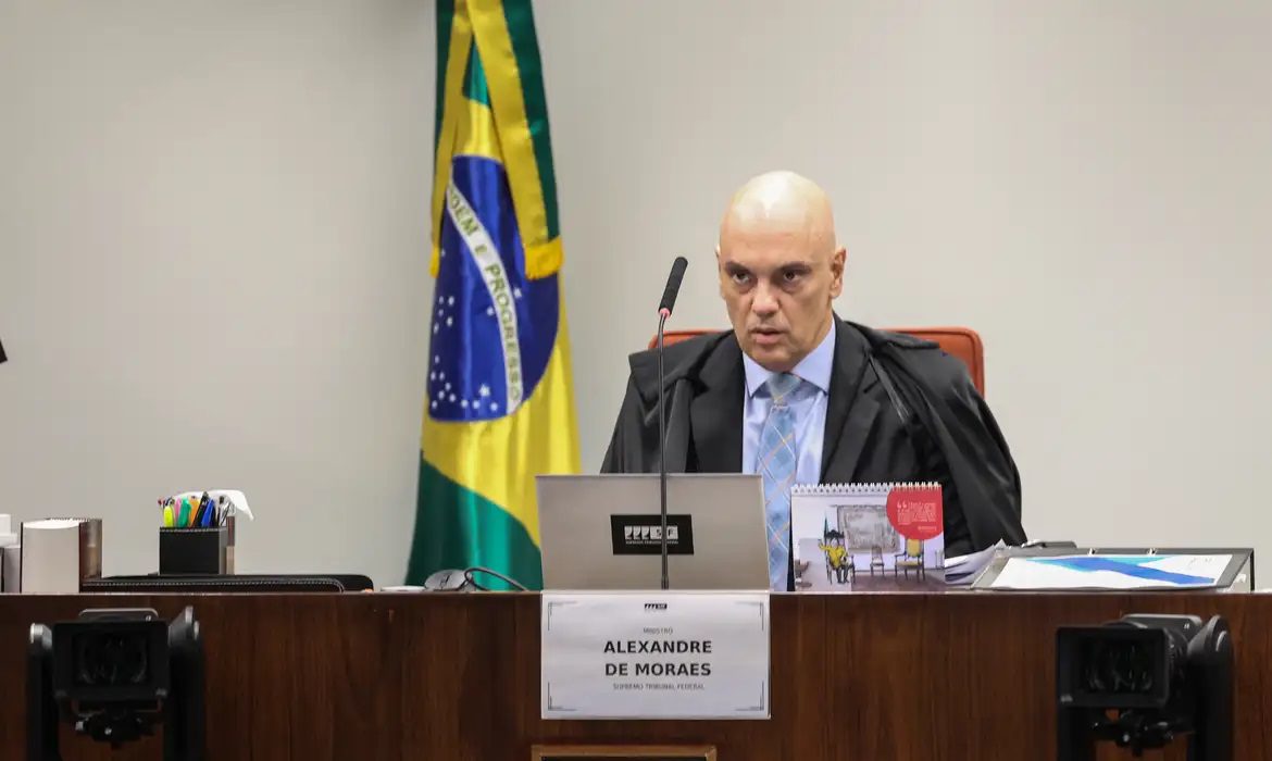 Moraes suspende decretos do IOF e chama reunião entre Presidente e Congresso