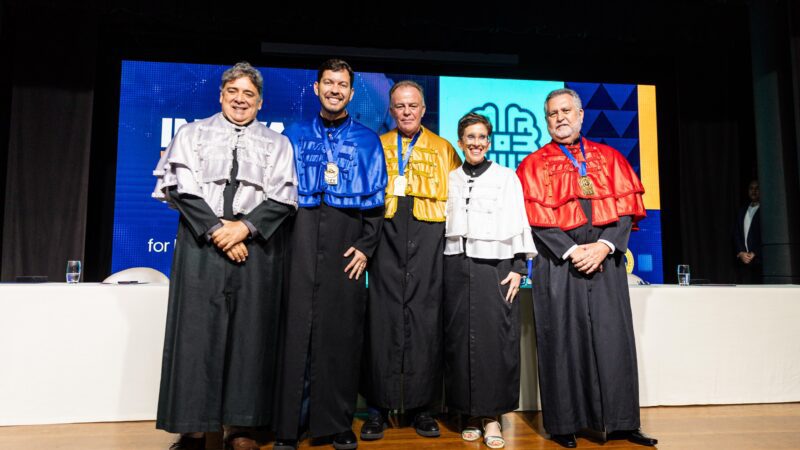 Prefeito Arnaldinho Borgo recebe título Mérito Universitário da UVV