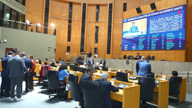 Atuação recorde: deputados assinam 94% das leis aprovadas no ano