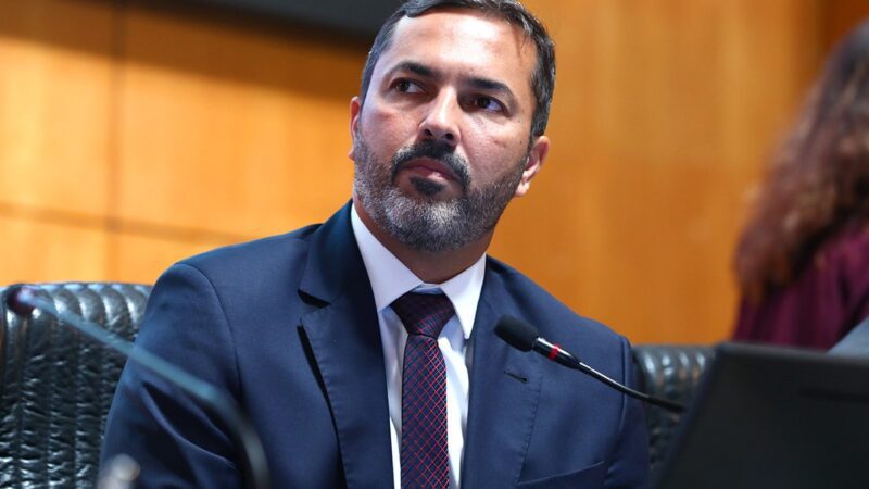 Governo vê erro político de Arnaldinho e tenta mantê-lo na base aliada