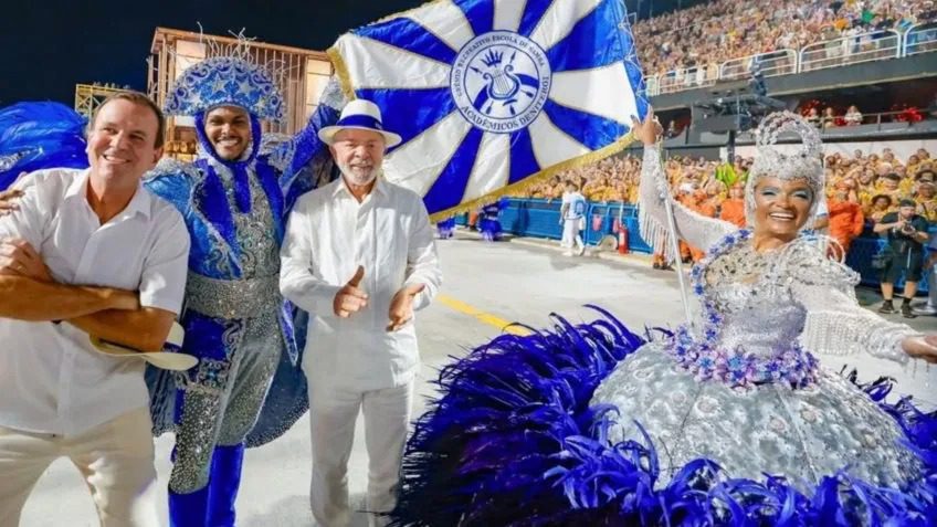 Presidente do PT reage a críticas da oposição e chama de “ridícula” tentativa de politizar desfile em homenagem a Lula