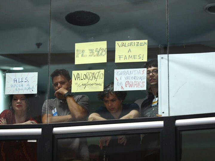 Deputados aprovam reestruturação de carreiras da Fames