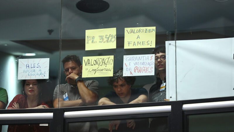 Deputados aprovam reestruturação de carreiras da Fames