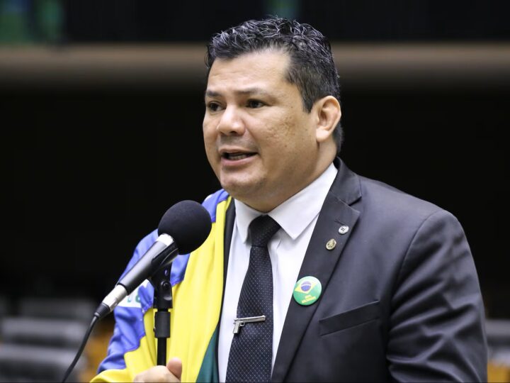 Gilvan da Federal troca líder do PL na Câmara de Vitória