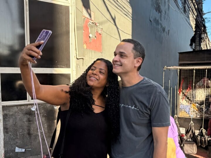 Pazolini ovacionado na Expedito Garcia, em Cariacica