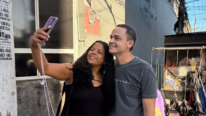 Pazolini ovacionado na Expedito Garcia, em Cariacica