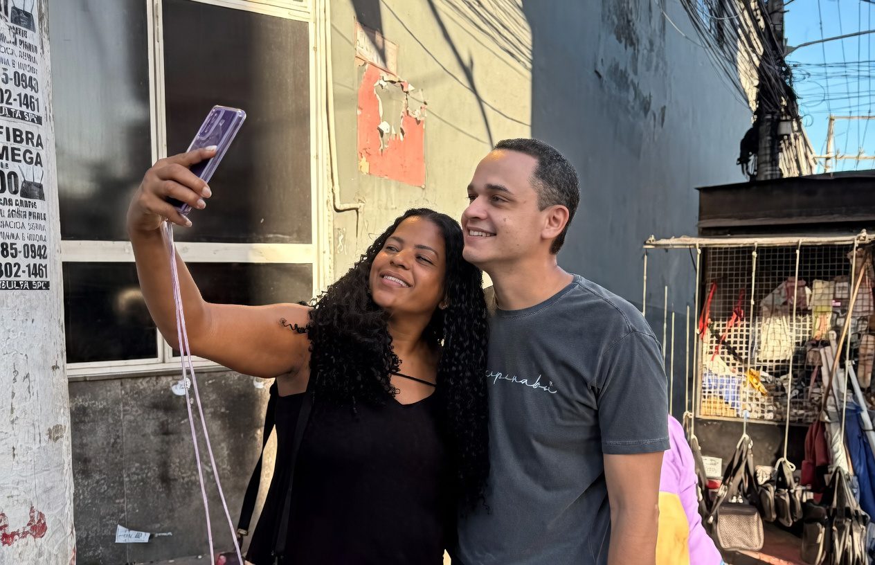 Pazolini ovacionado na Expedito Garcia, em Cariacica