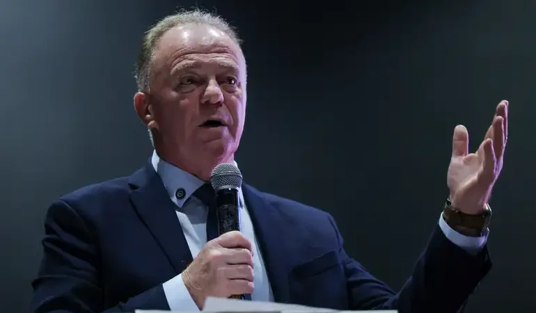 Casagrande projeta nova polarização na disputa presidencial e defende alianças amplas