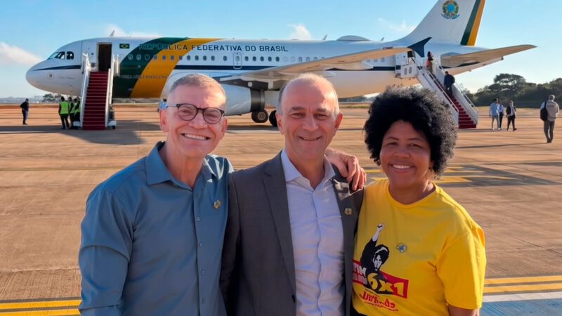 Lula desembarca no Espírito Santo acompanhado de parlamentares capixabas para agenda em Aracruz