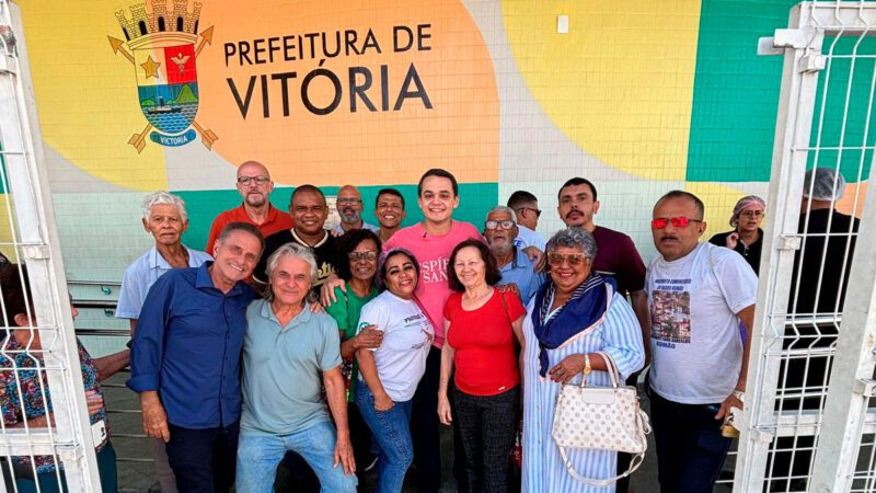 Lorenzo Pazolini comemora aniversário ao lado da população em restaurante popular de Vitória