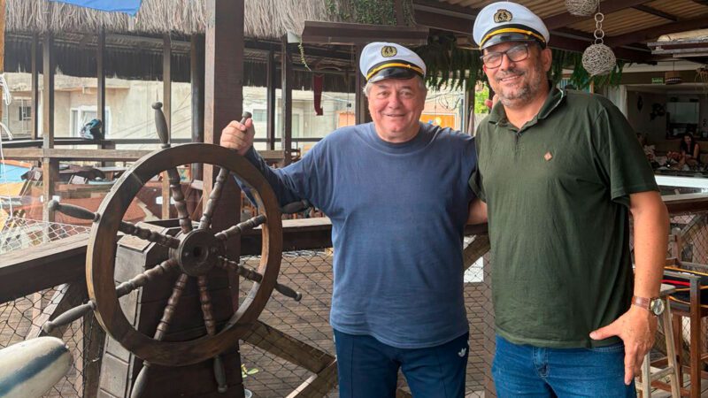 Em Jacaraípe, Luiz Paulo Vellozo Lucas visita empreendedor que se tornou referência na região