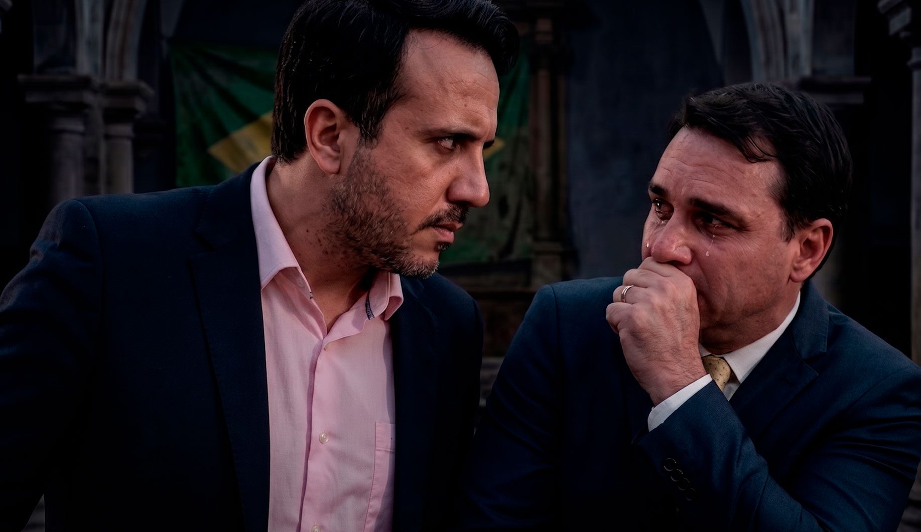 Flávio Bolsonaro teme crescimento de Renan Santos e articula bastidores para evitar confronto em debates, dizem aliados do pré-candidato