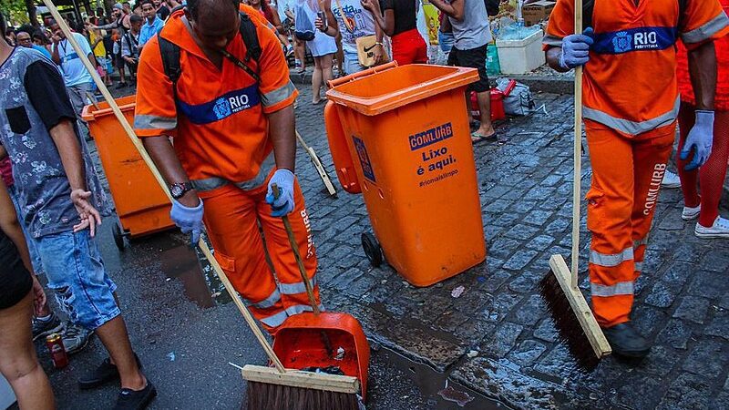 Profissionais da limpeza urbana convocam paralisação nacional amanhã (15/05)