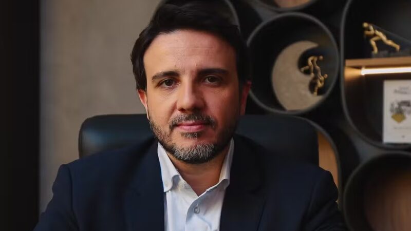 Fenômeno nas redes, Renan Santos começa a incomodar gigantes da política nacional