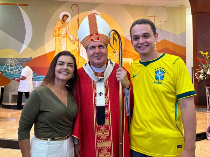 Pazolini participa das comemorações pelos 34 anos da Paróquia São Pedro, em Guarapari