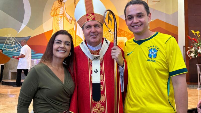 Pazolini participa das comemorações pelos 34 anos da Paróquia São Pedro, em Guarapari