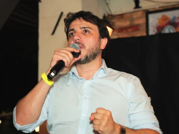 Renan Santos cresce nas pesquisas, alcança Zema e Caiado e cria reviravolta na direita