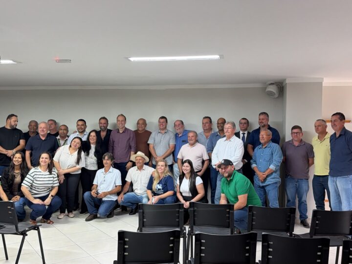 Rose de Freitas destaca importância da regularização ambiental durante encontro com produtores em Colatina