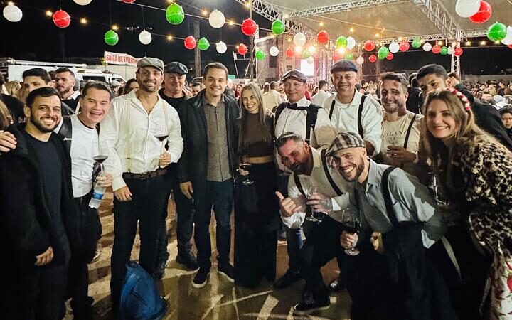Pazolini e deputado federal Evair de Melo participam da Serenata Italiana em Venda Nova do Imigrante