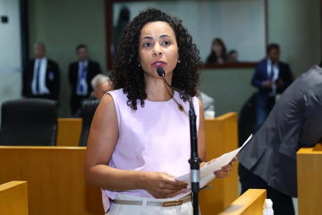 Psol desafia articulações da esquerda e mantém candidatura de Fabian ao Senado