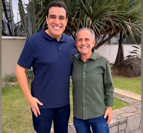 Erick Musso oficializa Carlos Manato como pré-candidato a deputado federal pelo Republicanos