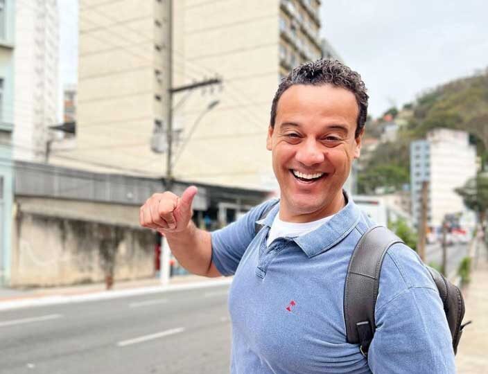 Um dos jornalistas mais queridos do ES anuncia pré-candidatura a deputado estadual