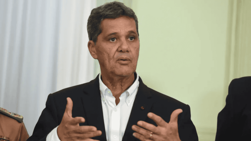 Ferraço evita Lula e Flávio e mira reeleição no Espírito Santo
